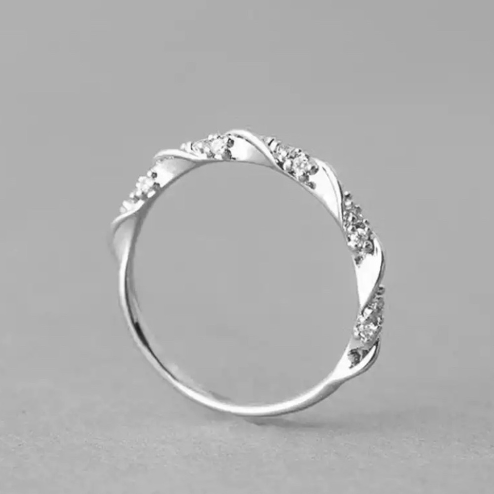 Chic Twist Silver Ring Accessory Jewelry, Size 6